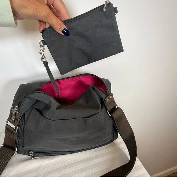 Baggallini ‘Everywhere’ Bag Charcoal Gray Bright Pink Lining Adjustable Strap - Picture 8 of 16